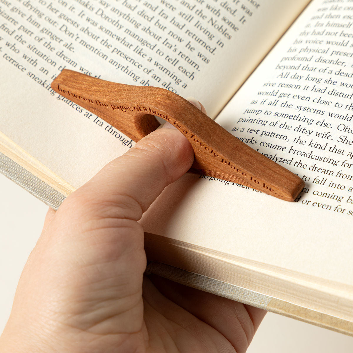 One Handen Book Holder